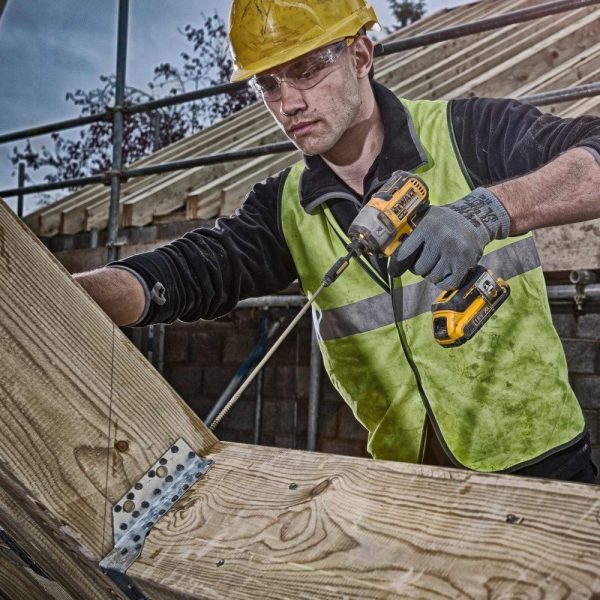 מברגת אימפקט 18V דה וולט DEWALT DCF887D2 קלת משקל ונוחה המתאימה למגוון עבודות