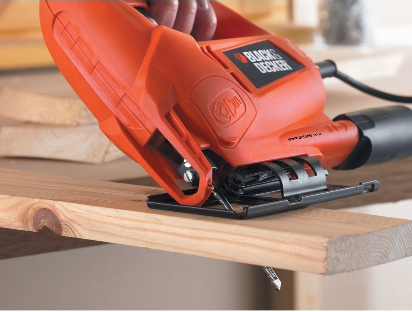 מסור אנכי Black & Decker KS600E עם חיתוך שיפועים של 0 - 45 מעלות מסור אנכי Black & Decker KS600E עם חיתוך שיפועים של 0 - 45 מעלות