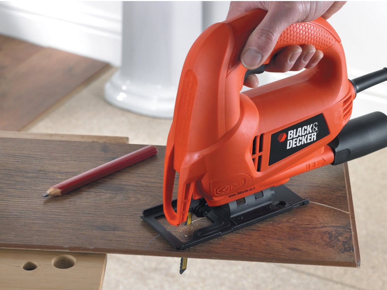 מסור אנכי בלק אנד דקר Black & Decker B-KS600E 