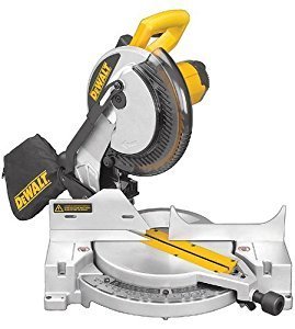 עבודה עם מסור זווית DeWalt DW713