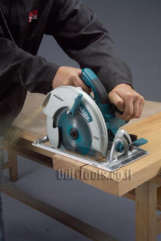 עבודת חיתוך במשור עגול Makita 5008MG