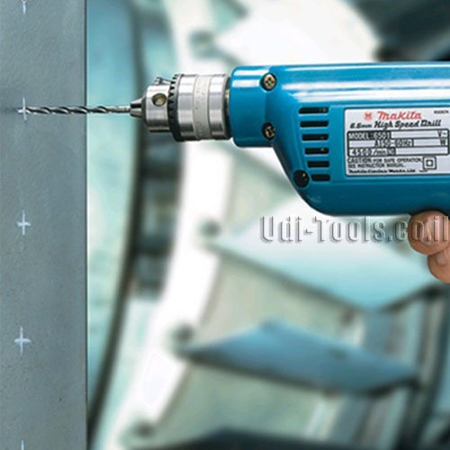 עבודת קידוח בפח עם מקדחה Makita 6501