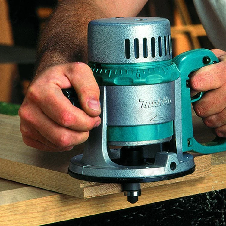שימוש ברוטר מקיטה Makita Router דגם 3601B