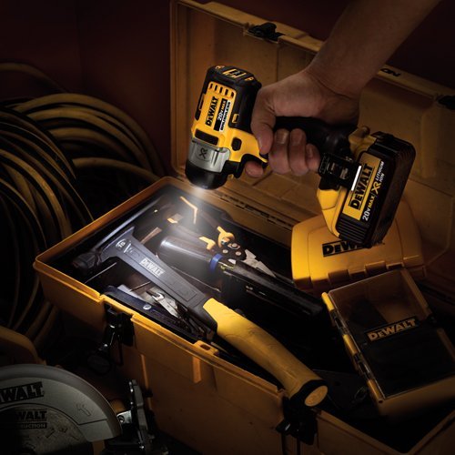 18 וולט DeWalt DCF895M2
