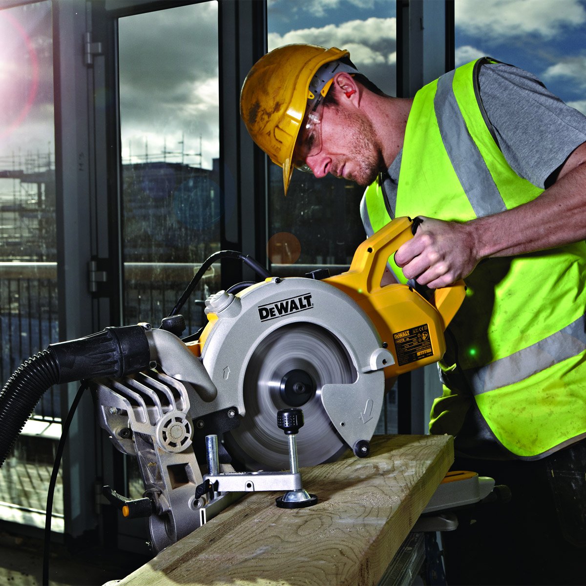 DeWalt DWS778 מסור שולחני