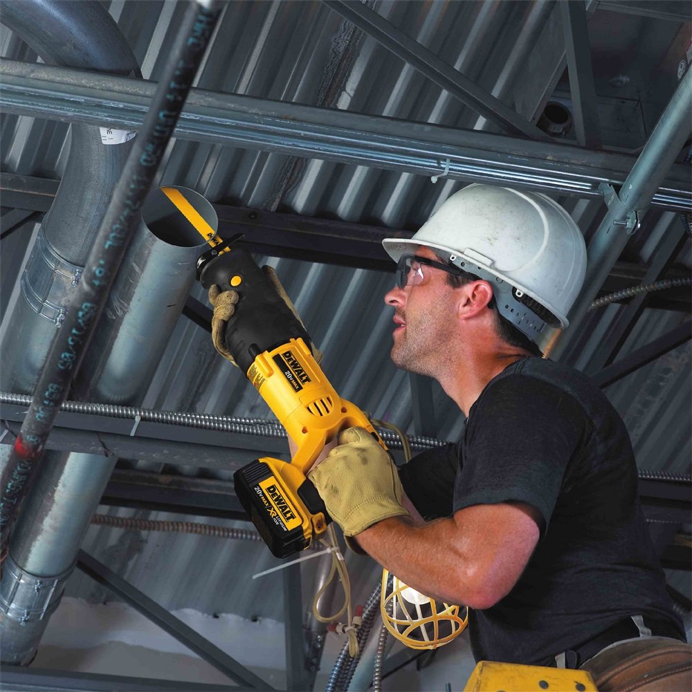 משור חרב נטען DEWALT DCS380M2