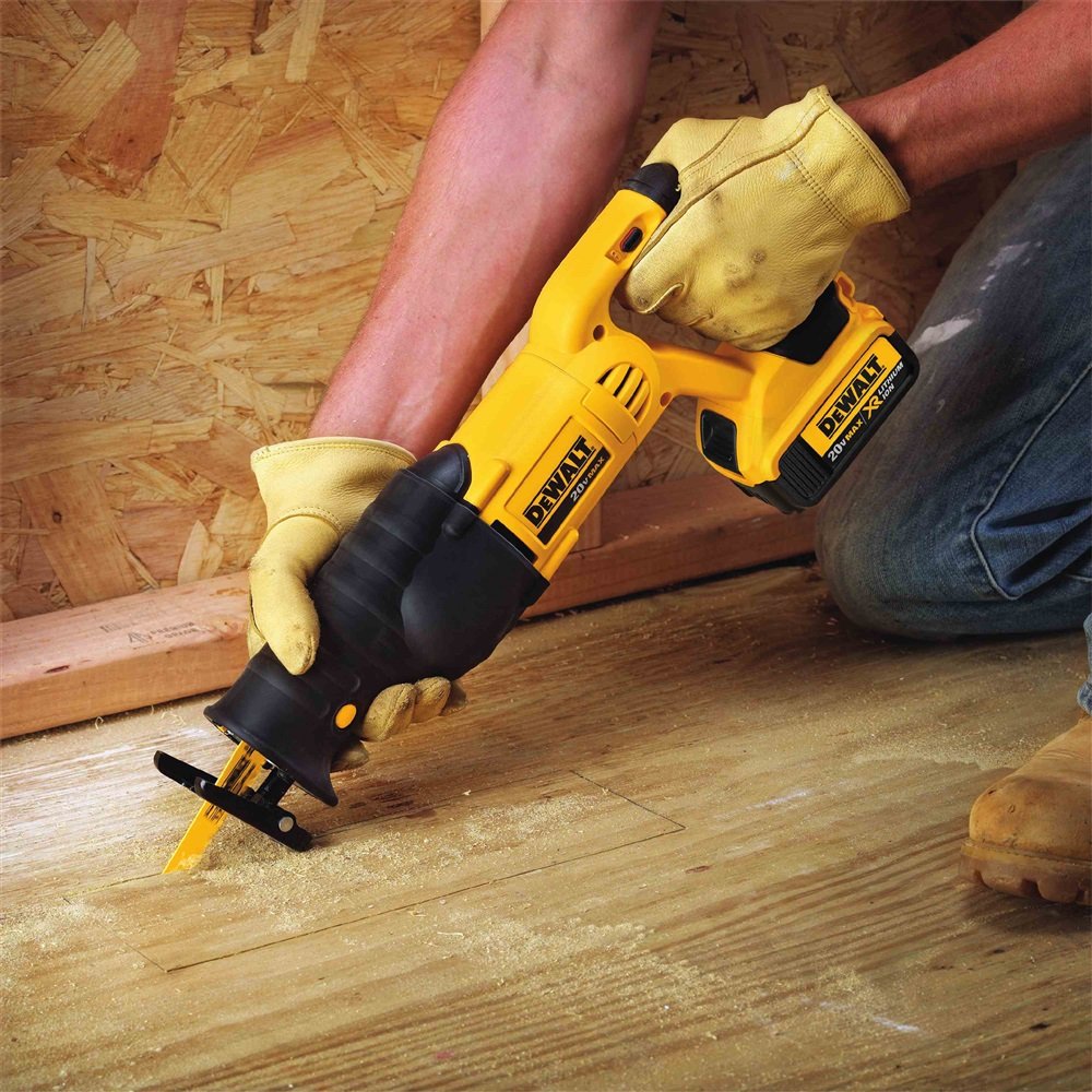 משור חרב נטען DEWALT DCS380M2