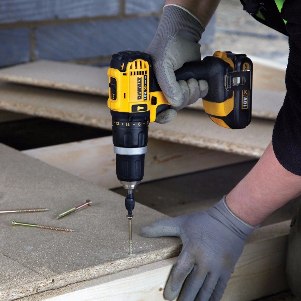 מברגת אימפקט 18 וולט דגם DEWALT DCF885M2 